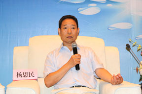 中交路橋建設(shè)有限公司總經(jīng)理?xiàng)钏济駞⑴c對(duì)話交流