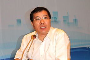 《施工企業(yè)管理》雜志社社長(zhǎng)黃享華主持會(huì)議