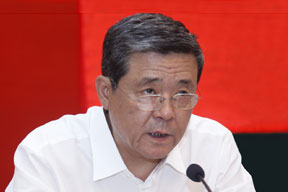 中國施工企業(yè)管理協(xié)會李鴻慶副會長兼秘書長主持大會