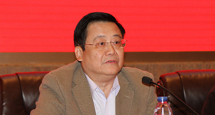 中施企協(xié)信息化專家委員會主任委員黃如福宣讀《關(guān)于發(fā)布