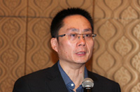 中建裝飾集團有限公司高級顧問田可耕主持論壇并做題為《BIM在建筑市場推廣的困惑與思考》的演講