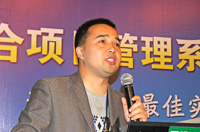 深圳市鵬城建筑集團有限公司副總經(jīng)理李世鐘做題為《施企綜合項目管理系統(tǒng)實施經(jīng)驗談》的演講