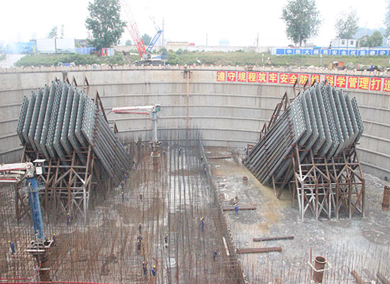 楊泗港長江大橋南錨碇錨固系統(tǒng)安裝完畢