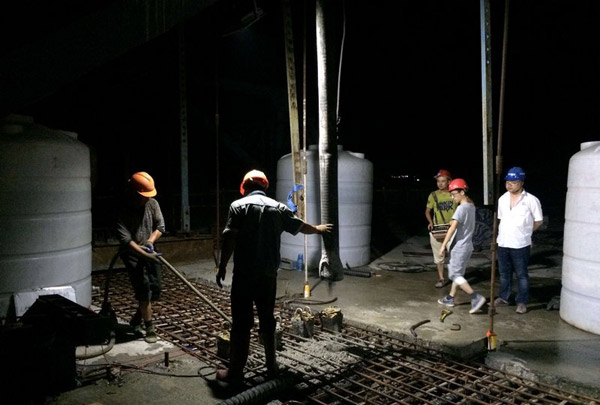 中鐵航空港建設集團溫繞2標郭溪高架橋跨景德西路左幅連續(xù)梁順利合龍
