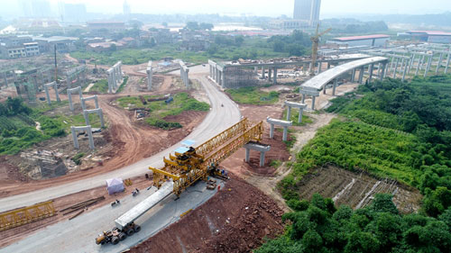 南充市都京港嘉陵江大橋工程首跨預制箱梁架設完成