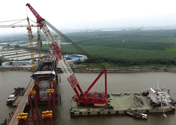 中鐵港航局深茂鐵路潭江特大橋迎來了首片鋼梁（鋼混結合段）架設 
