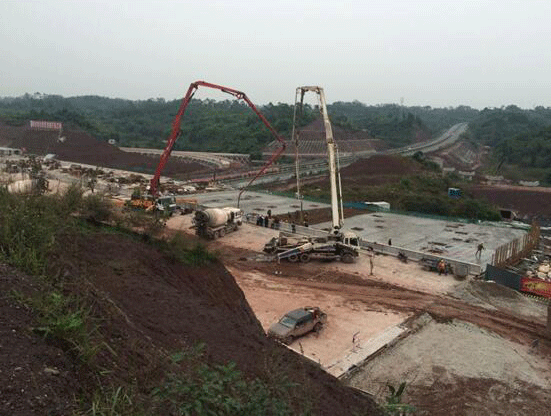 四川仁沐新4標(biāo)項目三江樞紐互通碾子灣 大橋?qū)崿F(xiàn)雙幅貫通