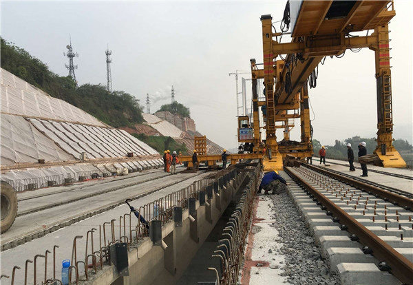 中鐵十八局新白沙沱長(zhǎng)江特大橋順利完成架梁對(duì)接