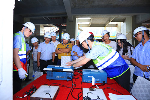 觀摩現(xiàn)場(chǎng)