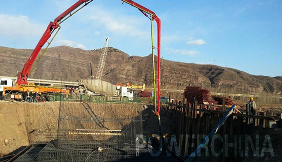 京沈客專項(xiàng)目灤河3號(hào)特大橋首座承臺(tái)澆筑完成