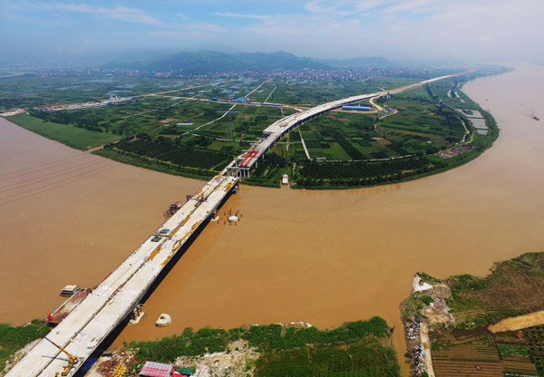 中交第一公路工程局二公司溫州繞城8標(biāo)仙降大橋主橋連續(xù)箱梁順利合龍