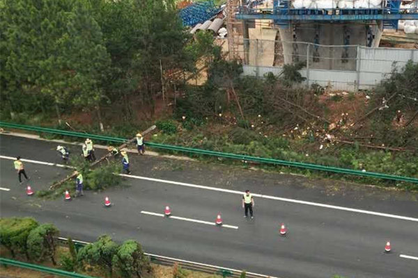 昌贛客專全線首座跨高速連續(xù)梁防護(hù)棚架開始搭設(shè)