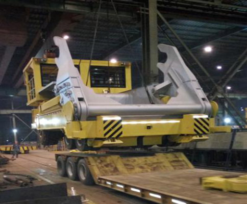 中冶寶鋼技術(shù)首臺回轉(zhuǎn)式抱罐車交付使用