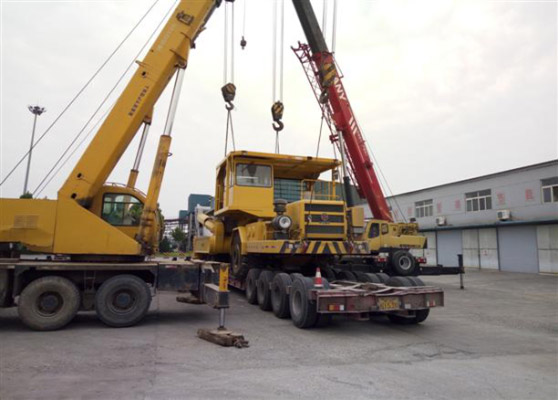 中冶寶鋼技術(shù)首臺回轉(zhuǎn)式抱罐車交付使用