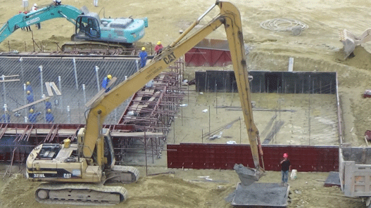 甘肅慶陽(yáng)小盤(pán)河項(xiàng)目首倉(cāng)混凝土開(kāi)盤(pán)澆筑