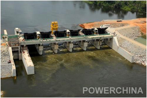 科特迪瓦蘇布雷電站溢洪道交通橋建成通車