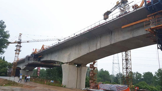 合安高鐵先行段跨S228省道特大橋連續(xù)梁順利合攏