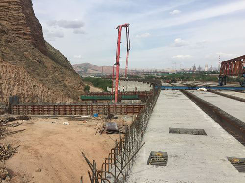 蘭州西延線項目蛤蟆灘特大橋下部構造完成