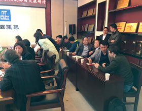 代表們就各自感興趣的問題自行分組討論與交流