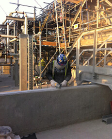 打磨砼作業(yè)時勞保用品齊全