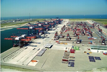 荷蘭鹿特丹港EUROMAX自動(dòng)化碼頭