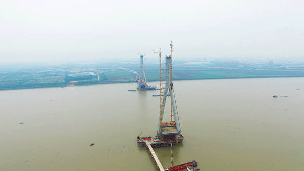 中交二航局第五工程分公司武漢沌口長(zhǎng)江大橋主塔成功封頂