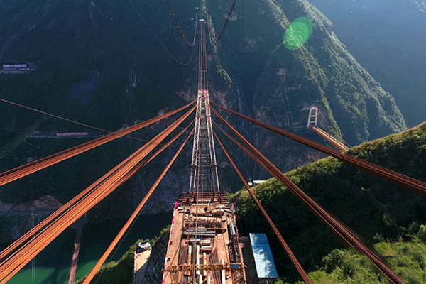 填補世界橋梁建設(shè)技術(shù)空白，新建大瑞鐵路瀾滄江特大橋順利豎轉(zhuǎn)就位