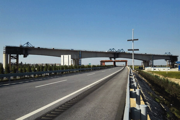 昌贛客專2標跨昌寧高速公路連續(xù)梁順利合攏