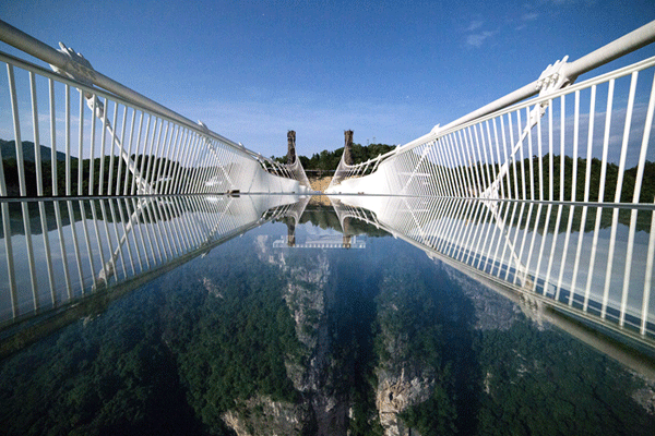中鐵大橋院設(shè)計(jì)的張家界大峽谷玻璃橋?qū)ν庠囘\(yùn)營(yíng)
