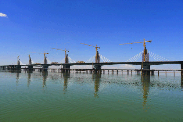 上海遠(yuǎn)通路橋工程有限公司烏海甘德爾黃河大橋順利合龍