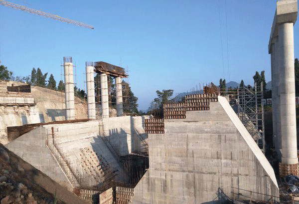 重慶江習(xí)項目筍溪河特大橋江津岸錨碇主體混凝土結(jié)構(gòu)澆筑完成