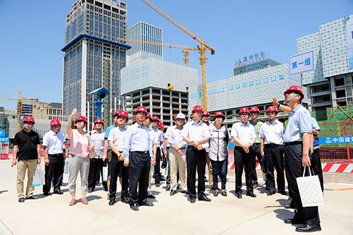 觀摩施工現(xiàn)場(chǎng)
