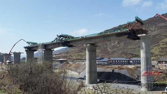 中國鐵建成蘭鐵路成川段海拔最高的特大橋首聯(lián)連續(xù)梁主體完工