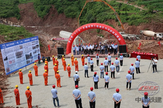 中國(guó)鐵建貴州第一長(zhǎng)涵德莊河涵洞工程順利貫通