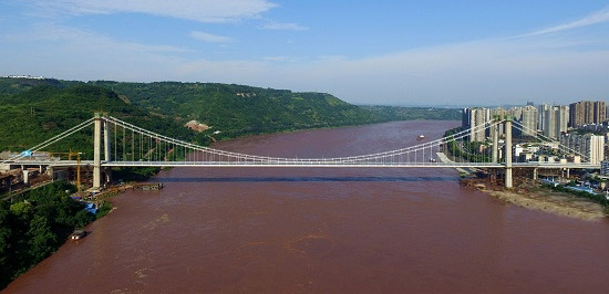 中國(guó)鐵建中鐵建大橋設(shè)計(jì)研究院設(shè)計(jì)的首座公路長(zhǎng)江大橋建成通車