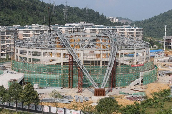 中國鐵建中鐵城建集團二公司湘西州項目&ldquo;鋼鐵彩虹&rdquo;合攏