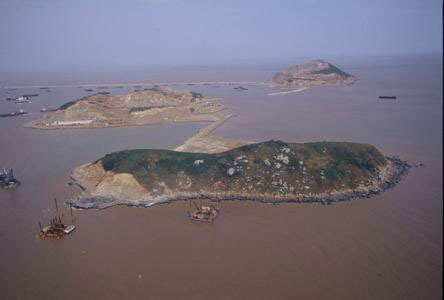 世界最大自動(dòng)化集裝箱碼頭洋山港四期年底開港試運(yùn) 