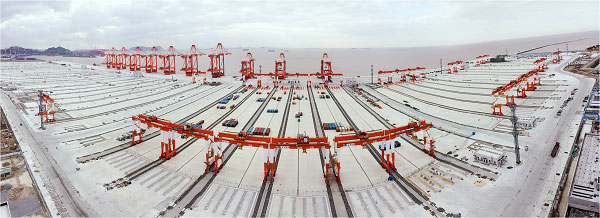 世界最大自動(dòng)化集裝箱碼頭洋山港四期年底開港試運(yùn) 