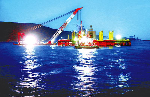 中鐵大橋局四公司承建 平潭海峽公鐵兩用大橋大小練水道橋S04號(hào)主塔墩鋼吊箱圍堰封底施工全部完成