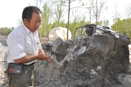 新疆石河子天筑集團的能工巧匠在精心雕琢每一個景觀