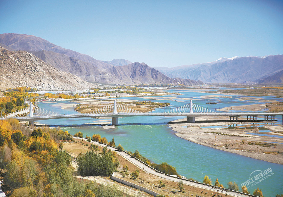 拉薩納金大橋建成通車