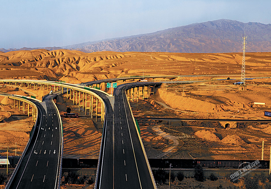 二公局甘肅營(yíng)雙高速公路通車試運(yùn)營(yíng)