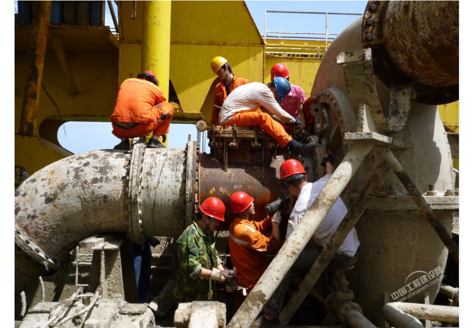 蘇丹港天航局“津航浚215”船堅持船舶自修