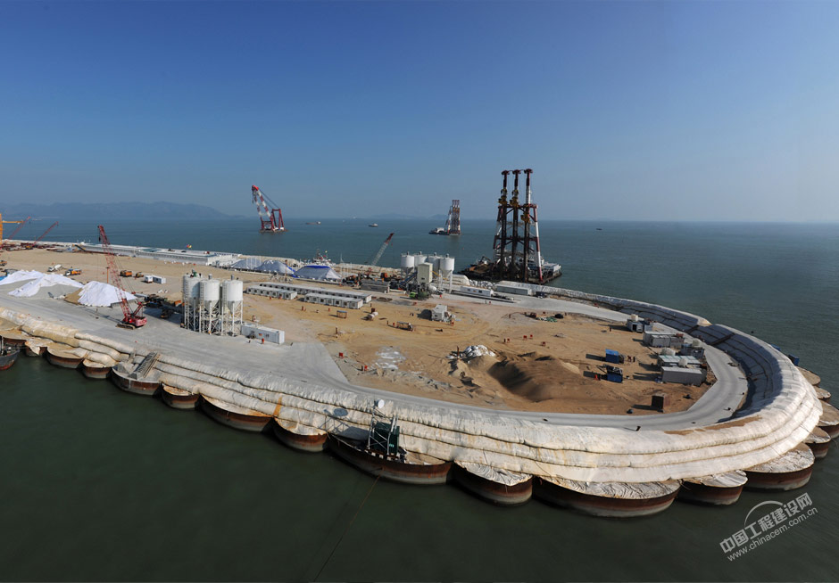 港珠澳大橋西人工島施工現(xiàn)場