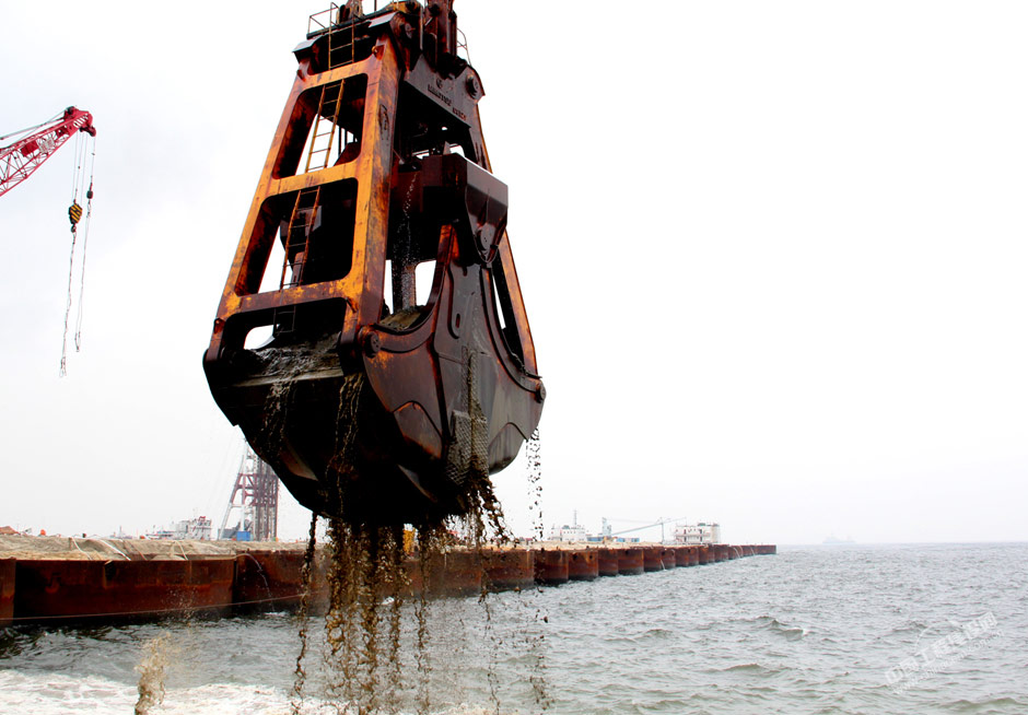 海底繡花的“金雄”抓斗