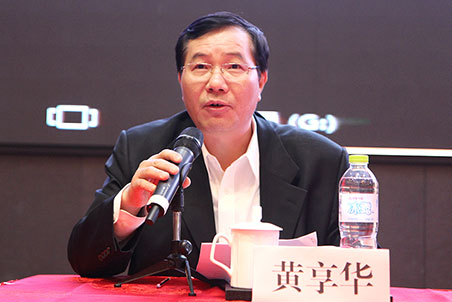 《施工企業(yè)管理》雜志社社長黃享華主持開幕式